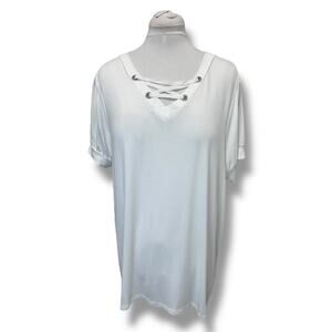 Tint & Shadow Woman V-Neck Short Sleeve CrissCross Lace-Up Grommet Tee White 2X